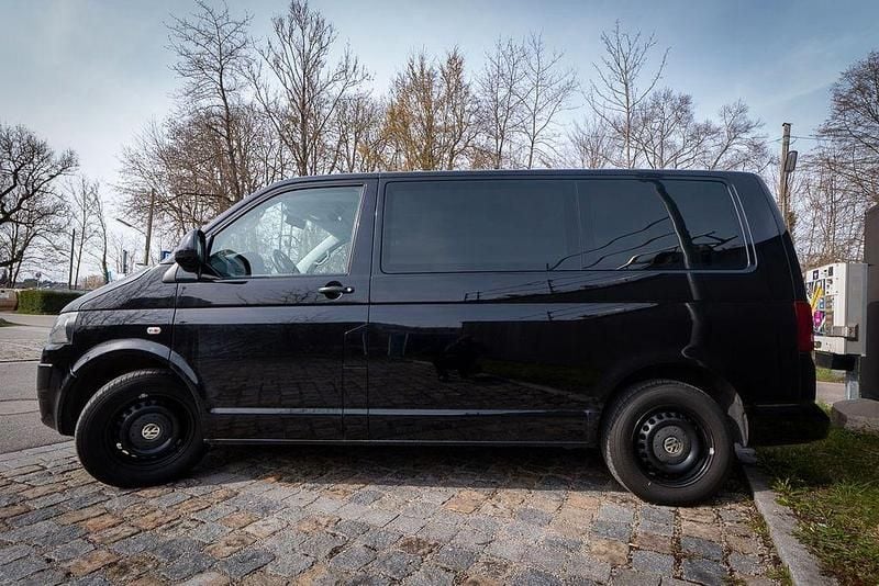Second-hand VW T5 140 CP (102 kW) 2011 Negru Van