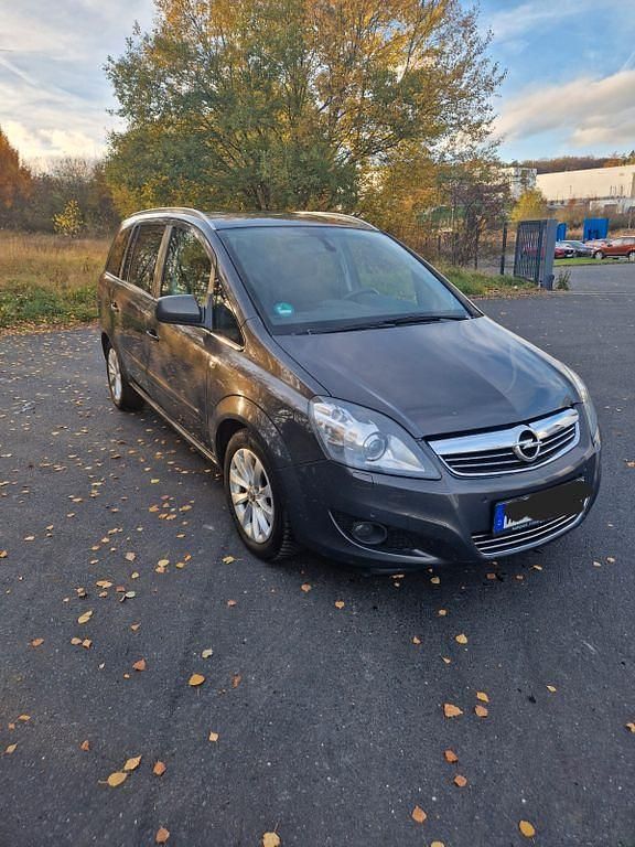 Silber Gebraucht 2013 Opel Zafira Family Van / Kleinbus | 1.990 € (Guter Preis) - Bild 1/4