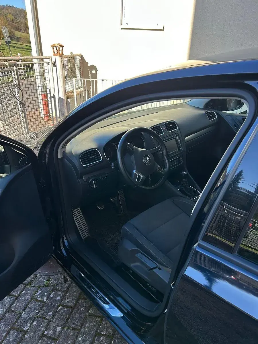 Gebraucht VW Golf VI Style 105 PS (77 kW) 2011 Blau Kleinwagen