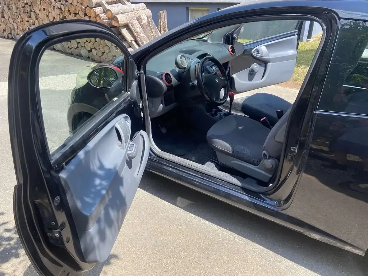 Gebraucht Peugeot 107 68 PS (50 kW) 2009 Schwarz Kleinwagen