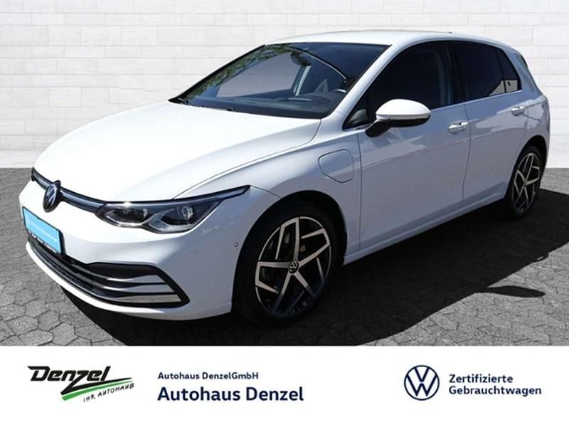 Pure white Gebraucht 2022 VW Golf VIII Style Limousine | 26.890 € (Etwas zu teuer) - Bild 1/4