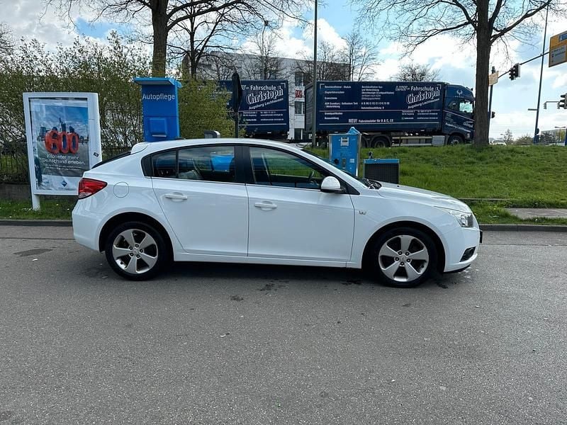 Gebraucht Chevrolet Cruze 163 PS (119 kW) 2013 Weiß Limousine