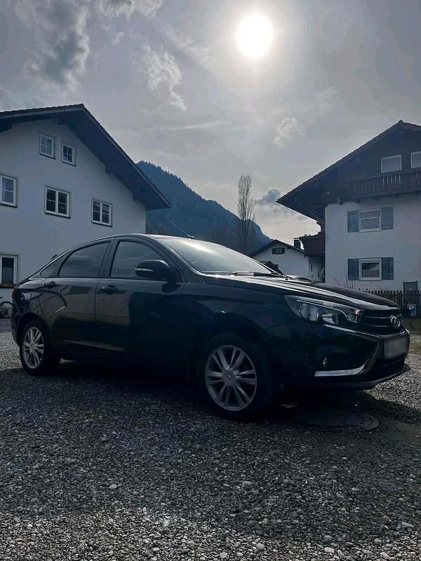 Second-hand Lada Vesta 106 CP (77 kW) 2017 Negru Berlinǎ