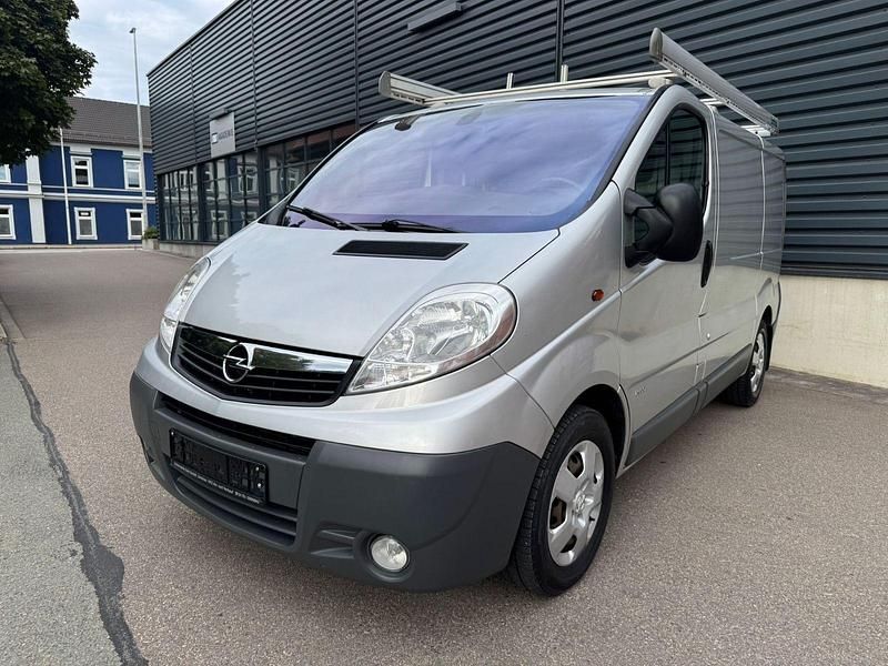 Silber Gebraucht 2013 Opel Vivaro Van | 16.980 € - Bild 1/4