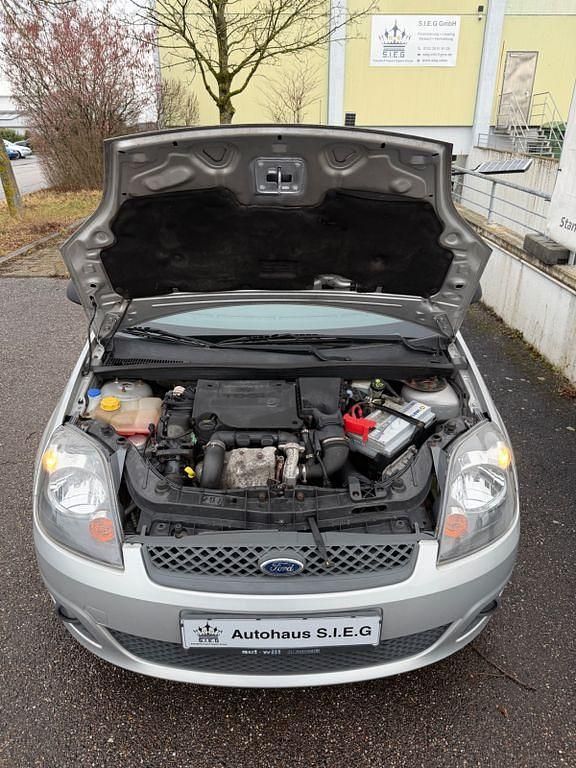 Gebraucht Ford Fiesta Style 90 PS (66 kW) 2008 Silber Kleinwagen