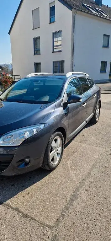 Gebraucht Renault Mégane Dynamique 106 PS (77 kW) 2012 Schwarz Limousine