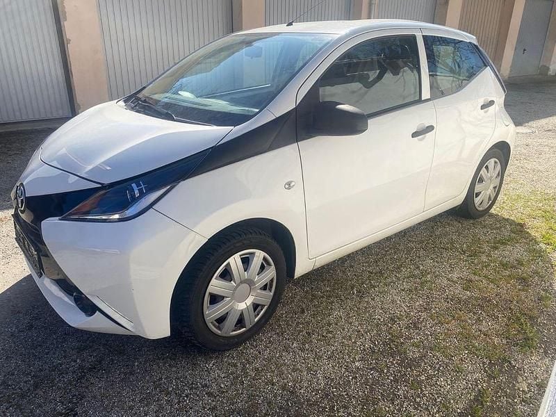 Gebraucht Toyota Aygo X-cite 69 PS (50 kW) 2017 Weiß Kleinwagen
