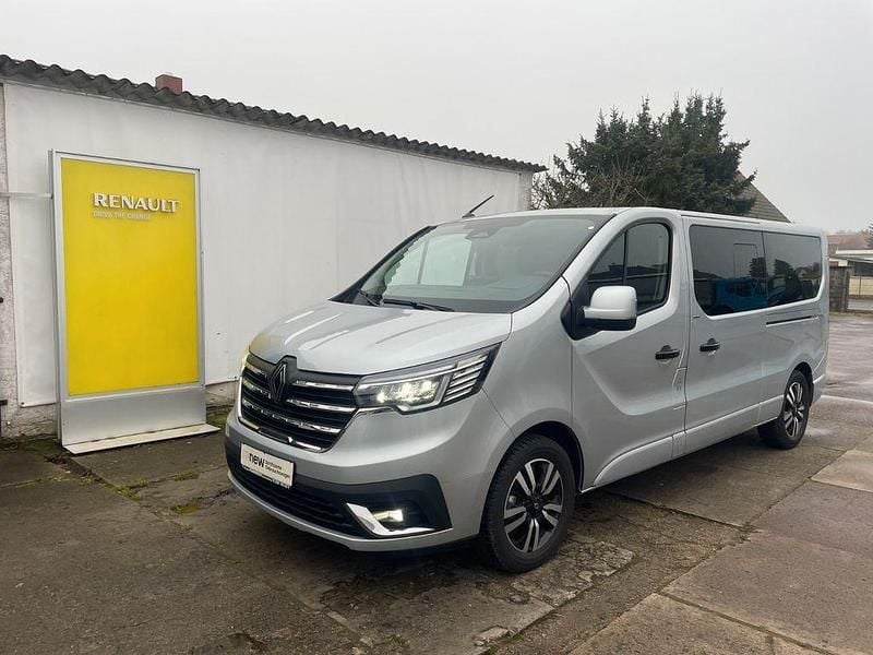 Grau Gebraucht 2024 Renault Trafic Van / Kleinbus | 39.700 € (Superpreis) - Bild 1/4