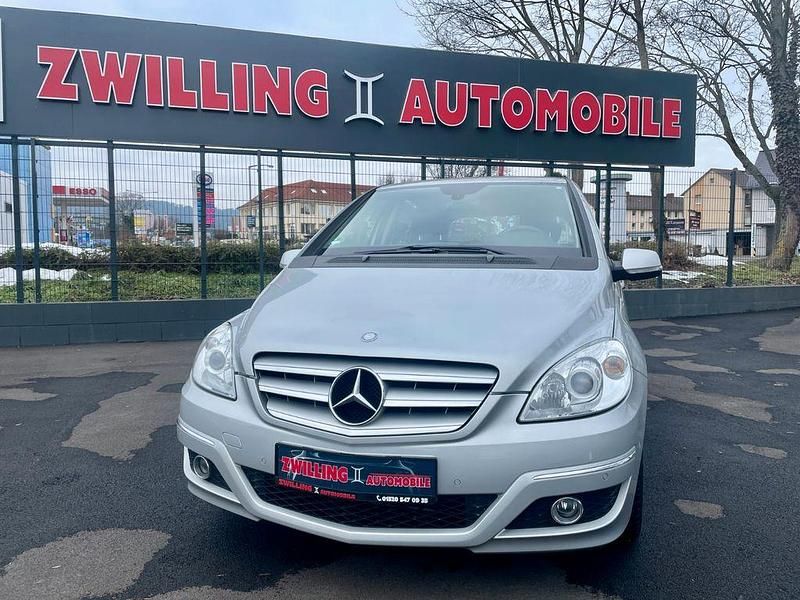 Gebraucht Mercedes B180 109 PS (80 kW) 2011 Silber Van / Kleinbus