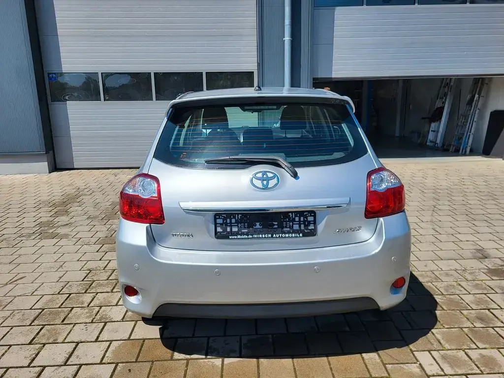 Gebraucht Toyota Auris Life 132 PS (97 kW) 2010 Silber Kleinwagen