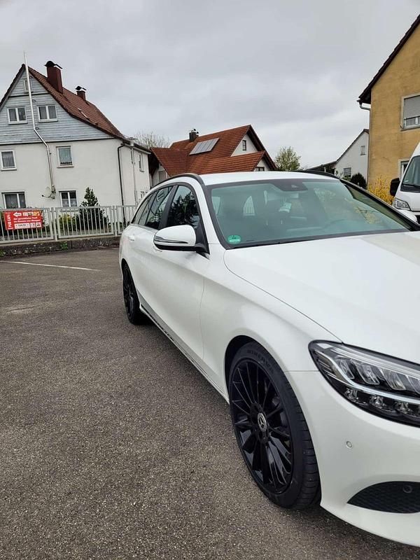 Gebraucht Mercedes C220 194 PS (142 kW) 2018 Weiß Kombi