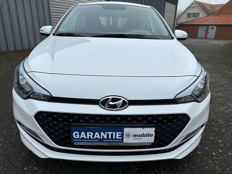 Gebraucht Hyundai i20 GO! 75 PS (55 kW) 2018 Polar white / sol Kleinwagen