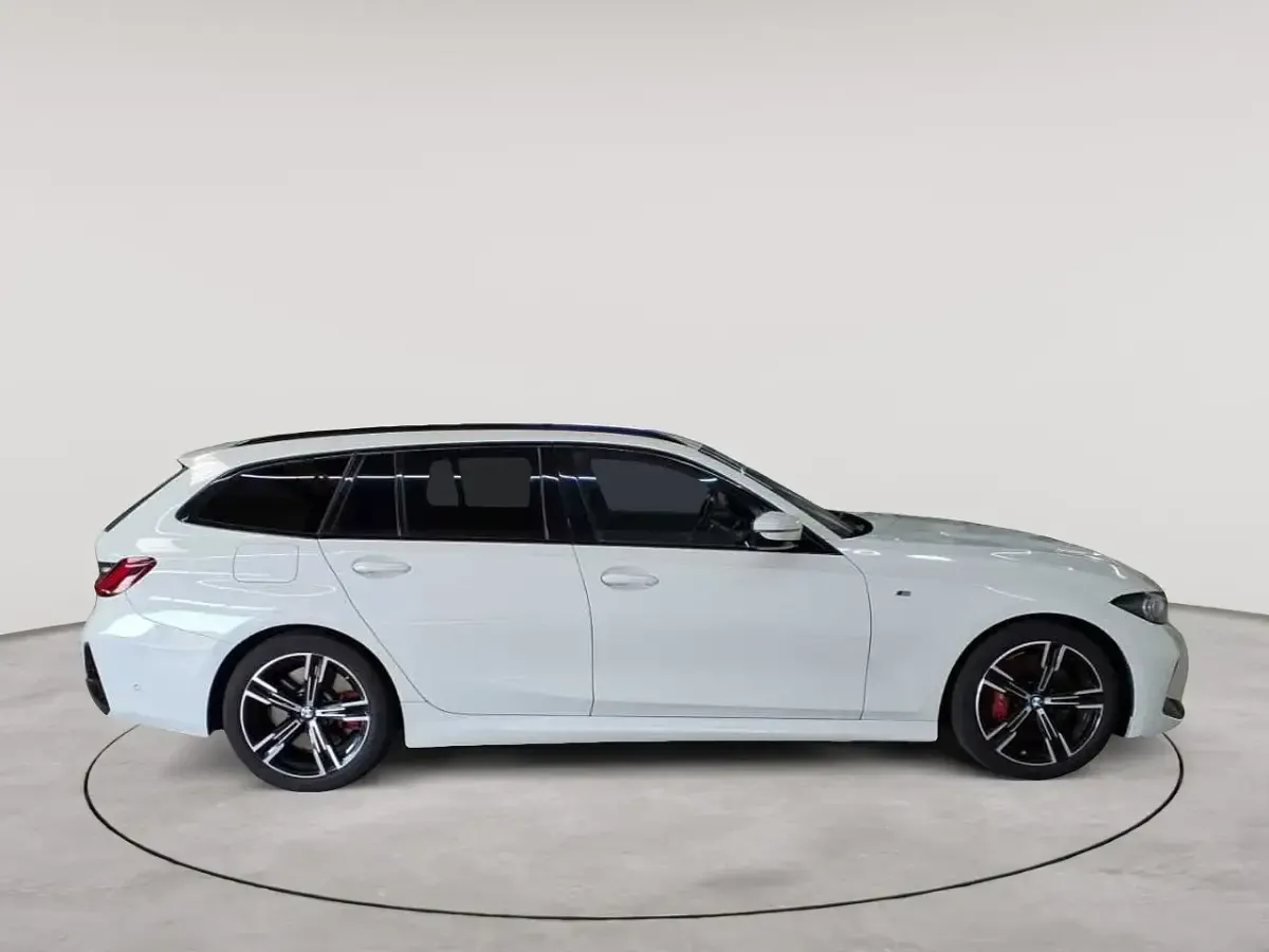 Gebraucht BMW 318 M Sport 150 PS (110 kW) 2023 Alpinweiß Kombi