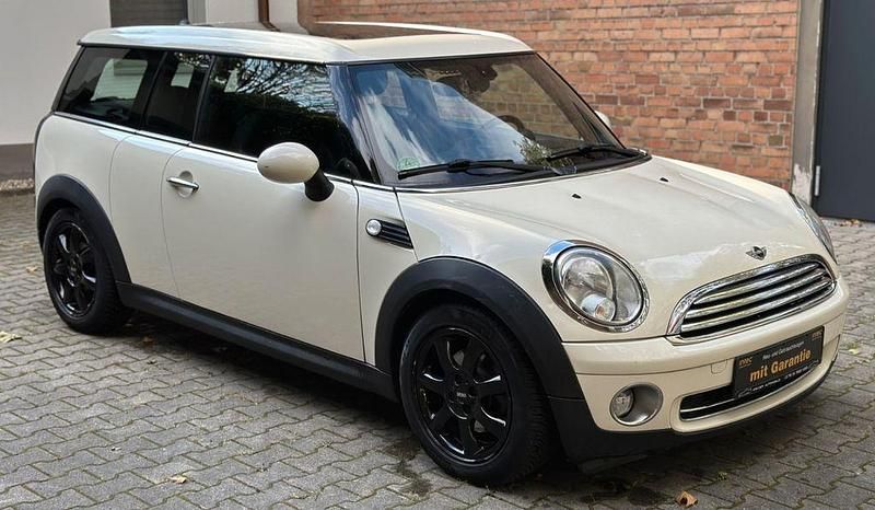 Weiß Gebraucht 2010 Mini One Clubman Kombi | 5.499 € (Guter Preis) - Bild 1/4