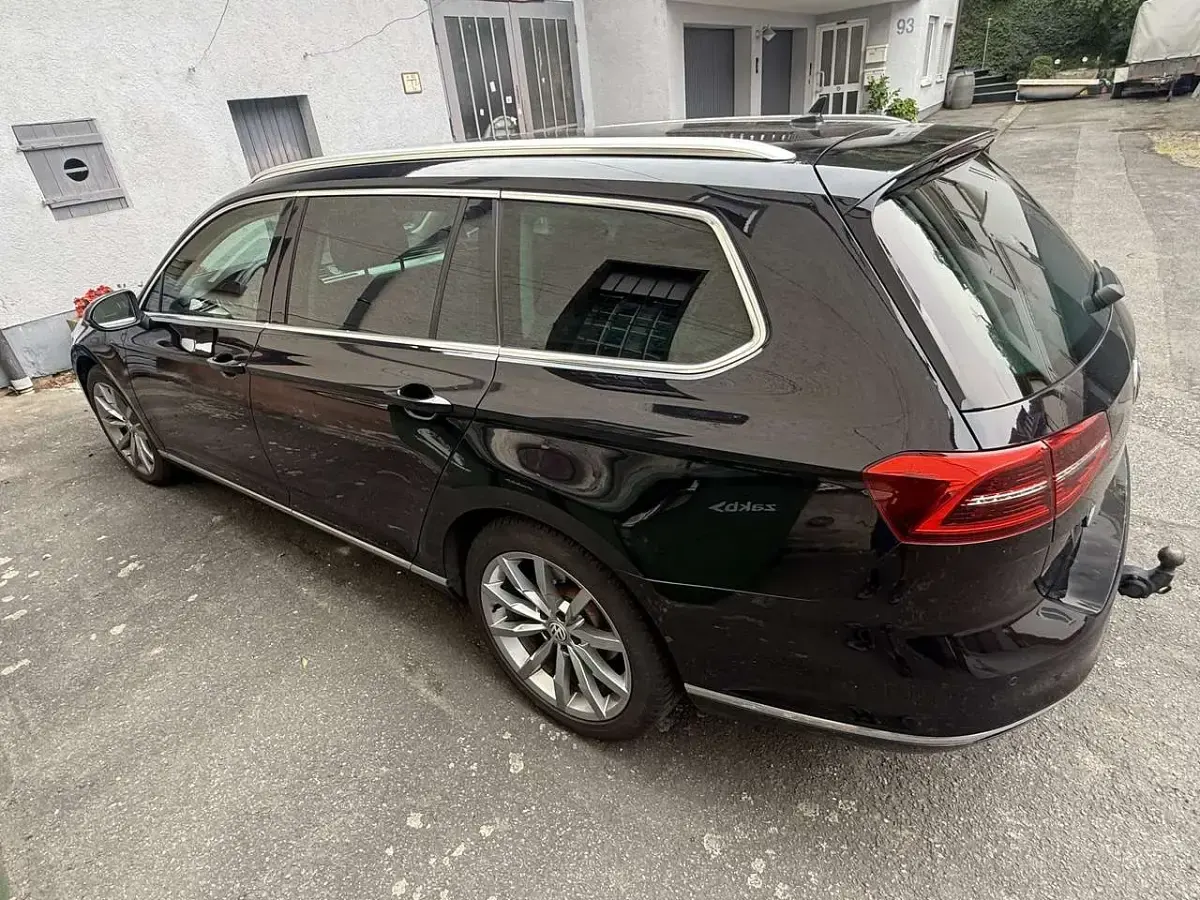 Gebraucht VW Passat Highline 150 PS (110 kW) 2018 Schwarz Kombi