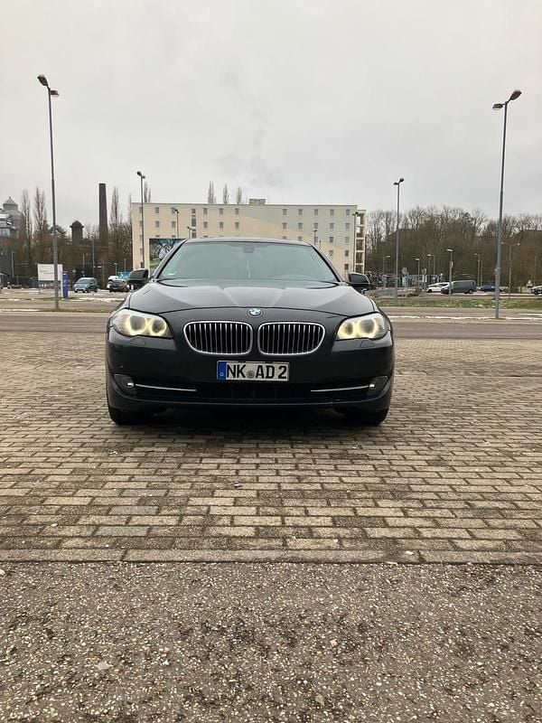 Grau Gebraucht 2010 BMW 520 Limousine | 7.500 € (Superpreis) - Bild 1/4