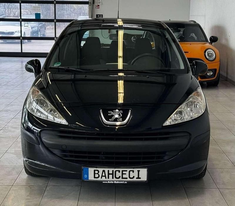 Gebraucht Peugeot 207 Tendance 88 PS (64 kW) 2008 Schwarz Kleinwagen