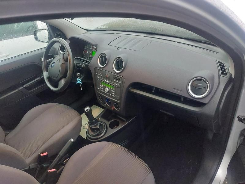 Gebraucht Ford Fusion 80 PS (58 kW) 2008 Silber Van / Kleinbus