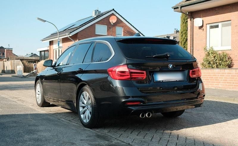 Gebraucht BMW 330 Sport Line 258 PS (189 kW) 2016 Schwarz Kombi