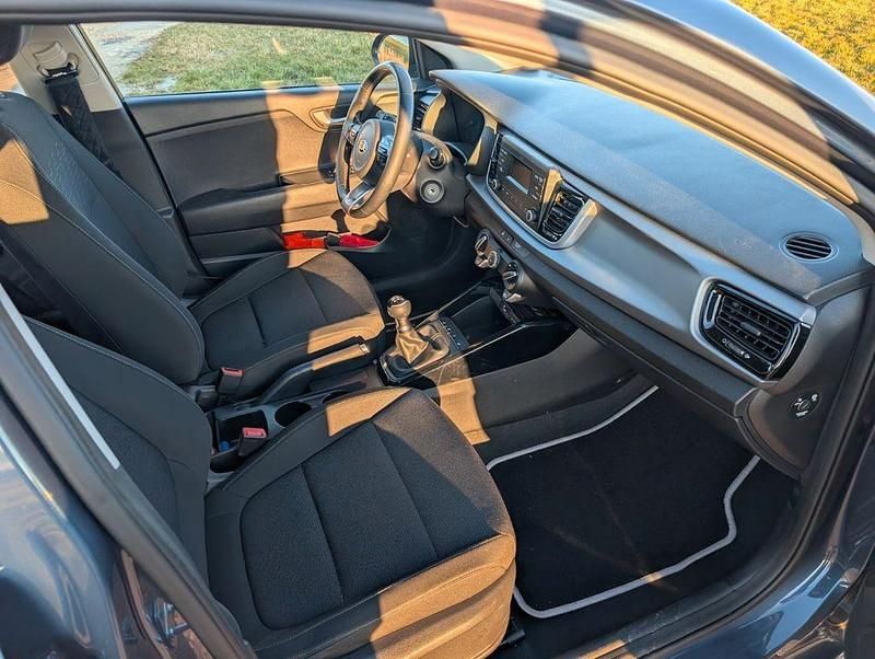 Gebraucht Kia Rio Edition 7 84 PS (61 kW) 2017 Blau Limousine