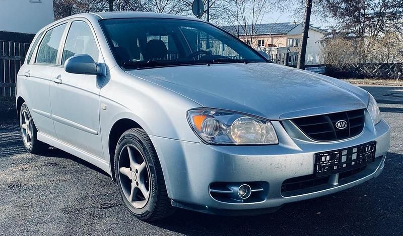 Gebraucht Kia Cerato EX 105 PS (77 kW) 2005 Blau Limousine