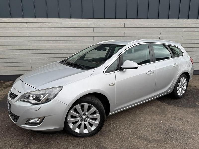 Gebraucht Opel Astra Innovation 140 PS (102 kW) 2012 Silber Kombi
