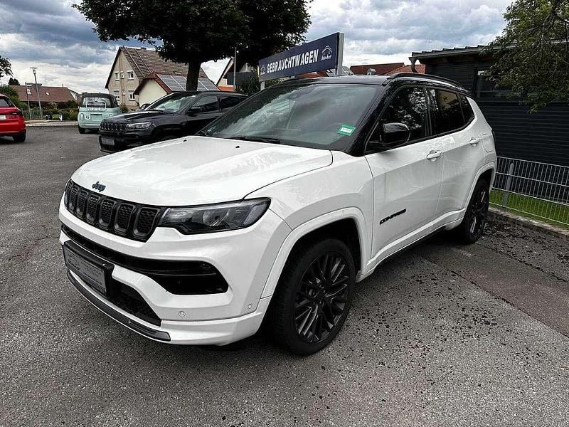 Weiß Gebraucht 2021 Jeep Compass SUV | 27.630 € (Fairer Preis) - Bild 1/4