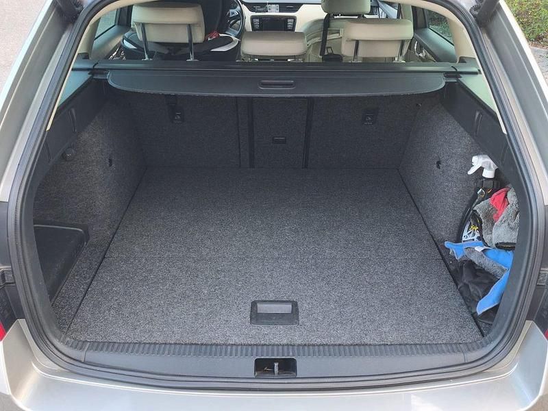 Gebraucht Skoda Octavia Elegance 150 PS (110 kW) 2013 Gelb Kombi