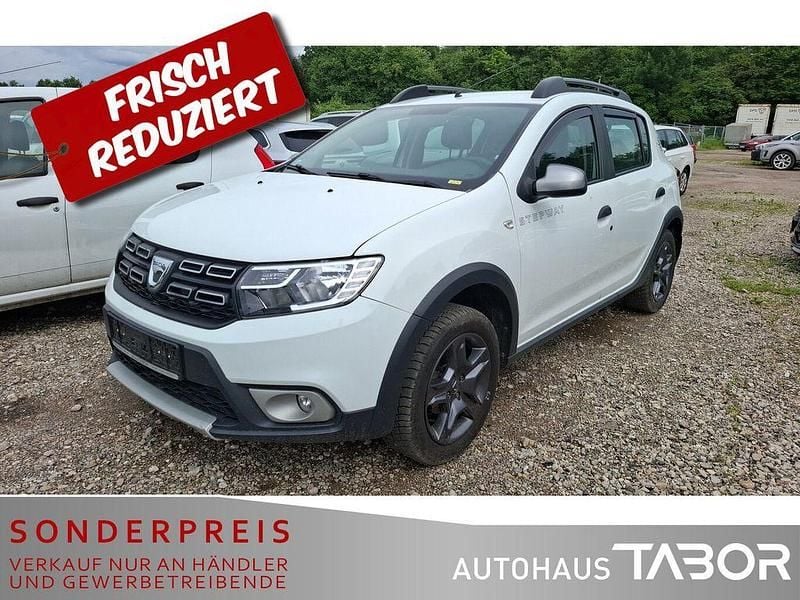 Gletscherweiss Gebraucht 2017 Dacia Sandero Celebration Kleinwagen | 6.385 € (Guter Preis) - Bild 1/4