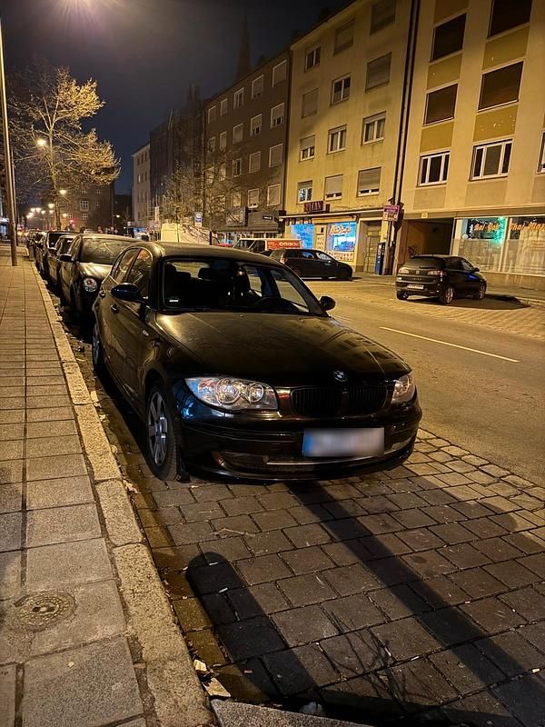 Gebraucht BMW 116 122 PS (89 kW) 2009 Schwarz Kleinwagen