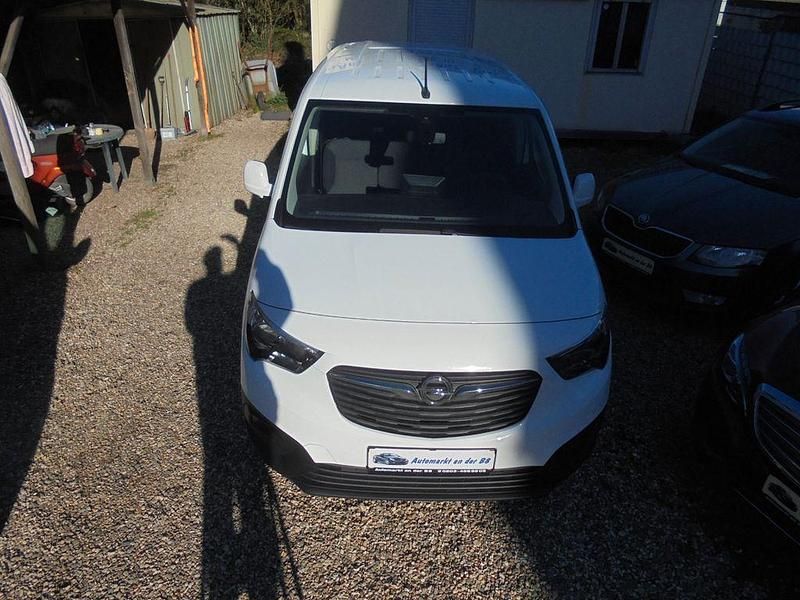 Używany Opel Combo Edition 102 KM (75 kW) 2022 Biały Minivan