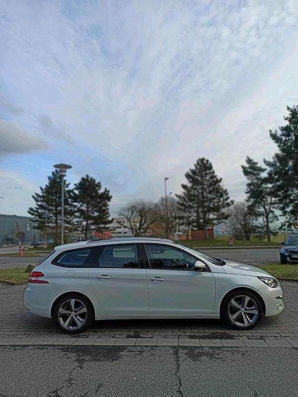 Gebraucht Peugeot 308 SW 131 PS (96 kW) 2015 Weiß Kombi