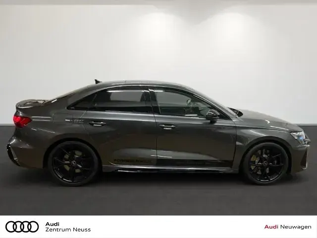 Gebraucht Audi RS3 Sport 400 PS (294 kW) 2026 Grau Limousine