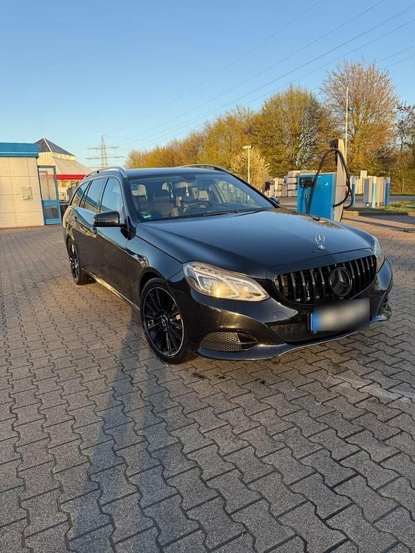 Gebraucht Mercedes E220 Edition 170 PS (125 kW) 2015 Schwarz Kombi