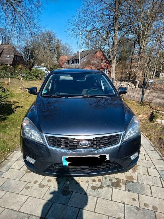 Gebraucht Kia Ceed Spirit 125 PS (91 kW) 2011 Grau Kleinwagen