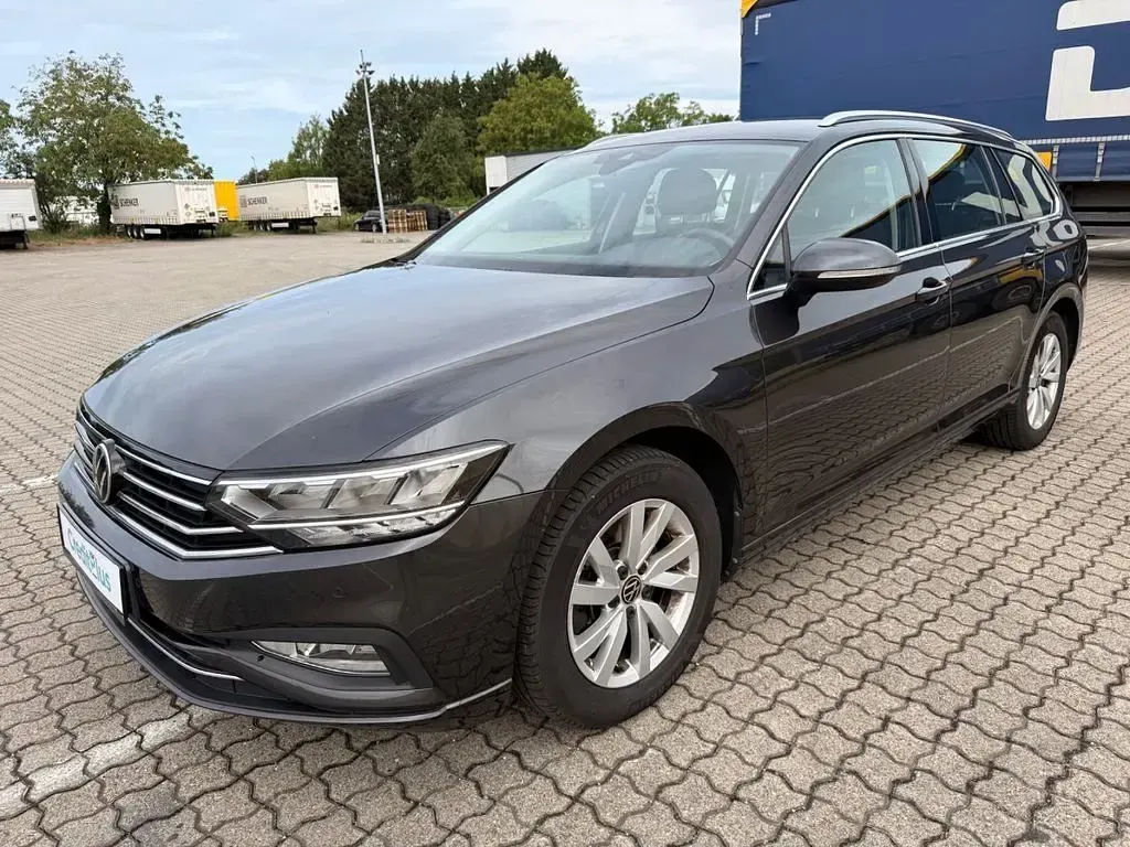 Gebraucht VW Passat Business 122 PS (89 kW) 2021 Grau Kombi