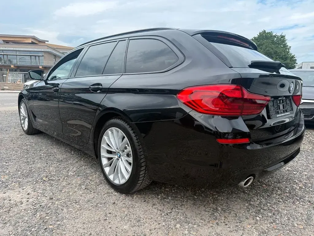 Gebraucht BMW 520 190 PS (139 kW) 2019 Saphirschwarz Kombi