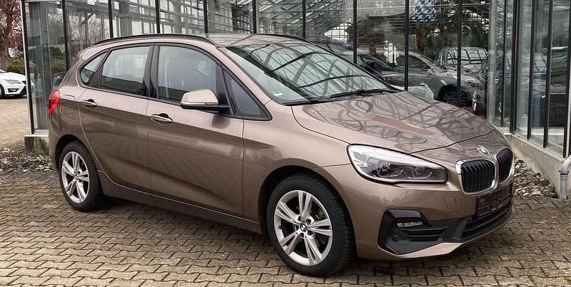 Gebraucht BMW 218 140 PS (102 kW) 2019 Jucarobeige metallic Van / Kleinbus