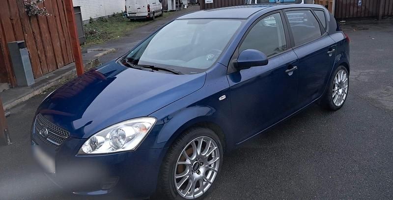 Blau Gebraucht 2009 Kia Ceed Kleinwagen | 3.250 € (Guter Preis) - Bild 1/4