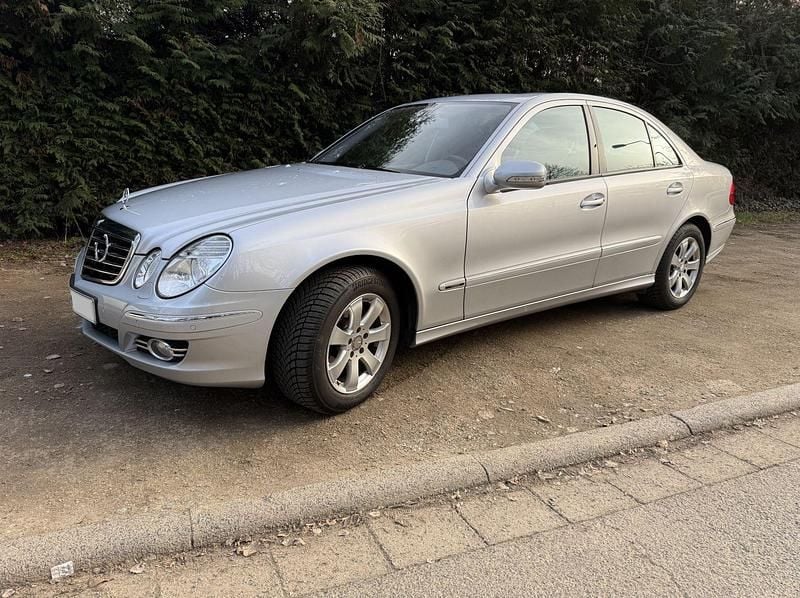 Gebraucht Mercedes E230 Avantgarde 204 PS (150 kW) 2008 Silber Limousine