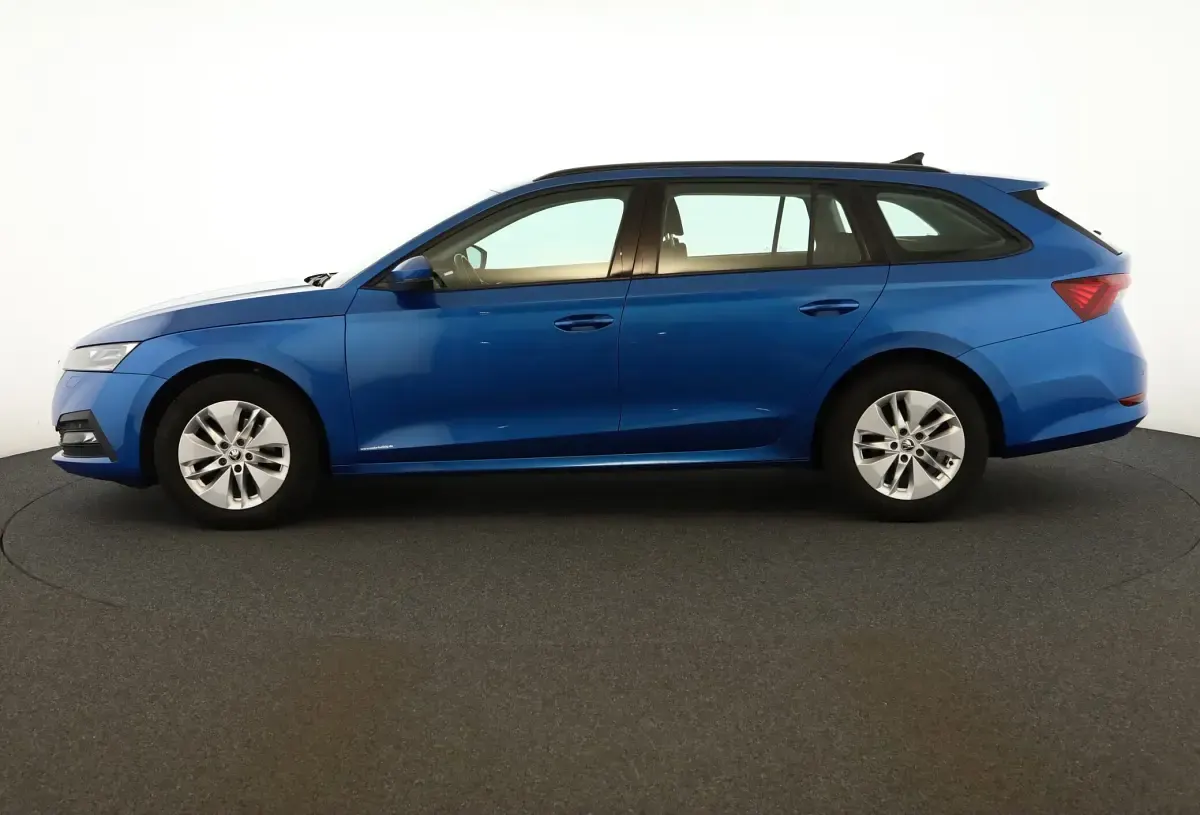 Gebraucht Skoda Octavia Ambition 150 PS (110 kW) 2023 Raceblau metallic Kombi
