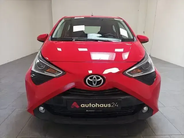 Gebraucht Toyota Aygo Team 72 PS (52 kW) 2021 Rot Kleinwagen