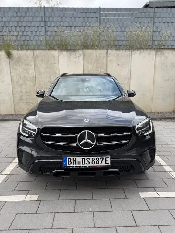 Gebraucht Mercedes GLC300e Night 320 PS (235 kW) 2021 Schwarz SUV