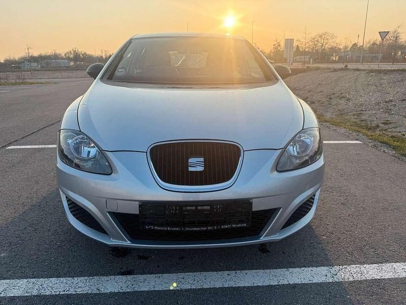 Usata Seat Leon Basis 86 CV (63 kW) 2011 Argento Utilitaria