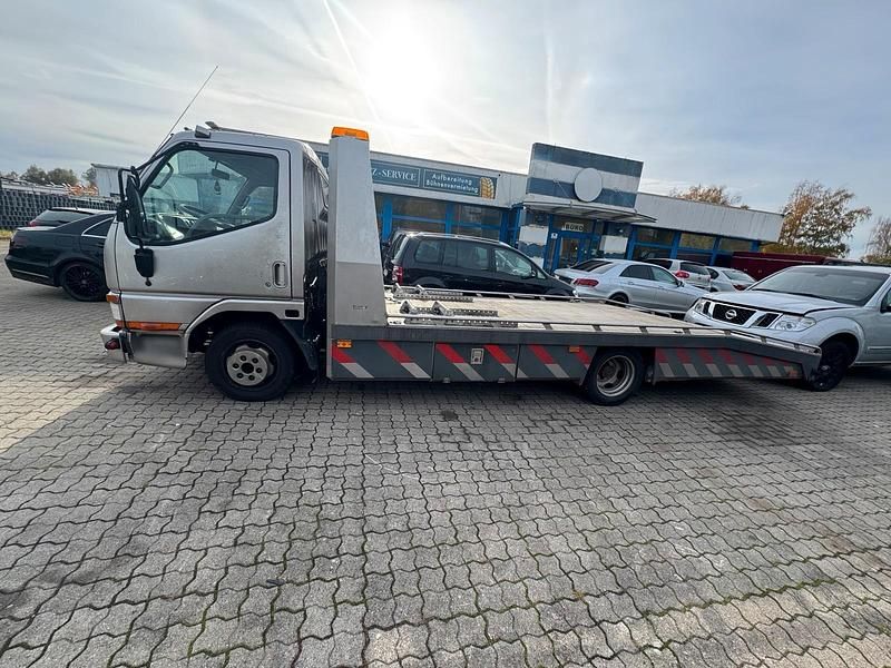 Gebraucht Mitsubishi Canter 130 PS (95 kW) 2004 Silber