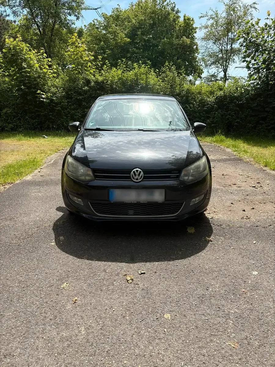 Käytetty VW Polo 70 HP (51 kW) 2011 Musta Viistoperä