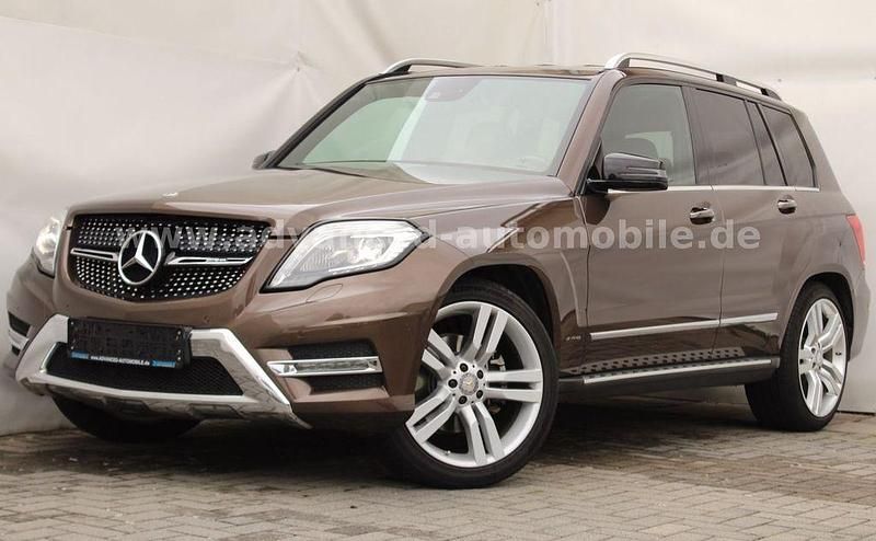Braun Gebraucht 2015 Mercedes GLK220 AMG line SUV | 21.990 € (Fairer Preis) - Bild 1/4