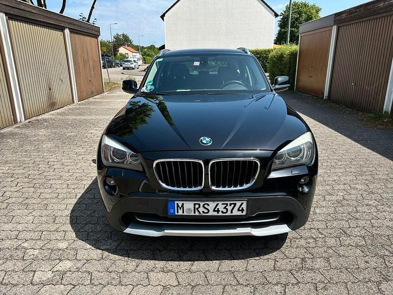 Schwarz Gebraucht 2011 BMW X1 Sport Line SUV | 6.350 € (Fairer Preis) - Bild 1/4