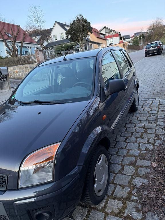 Gebraucht Ford Fusion 80 PS (58 kW) 2011 Grau Kleinwagen