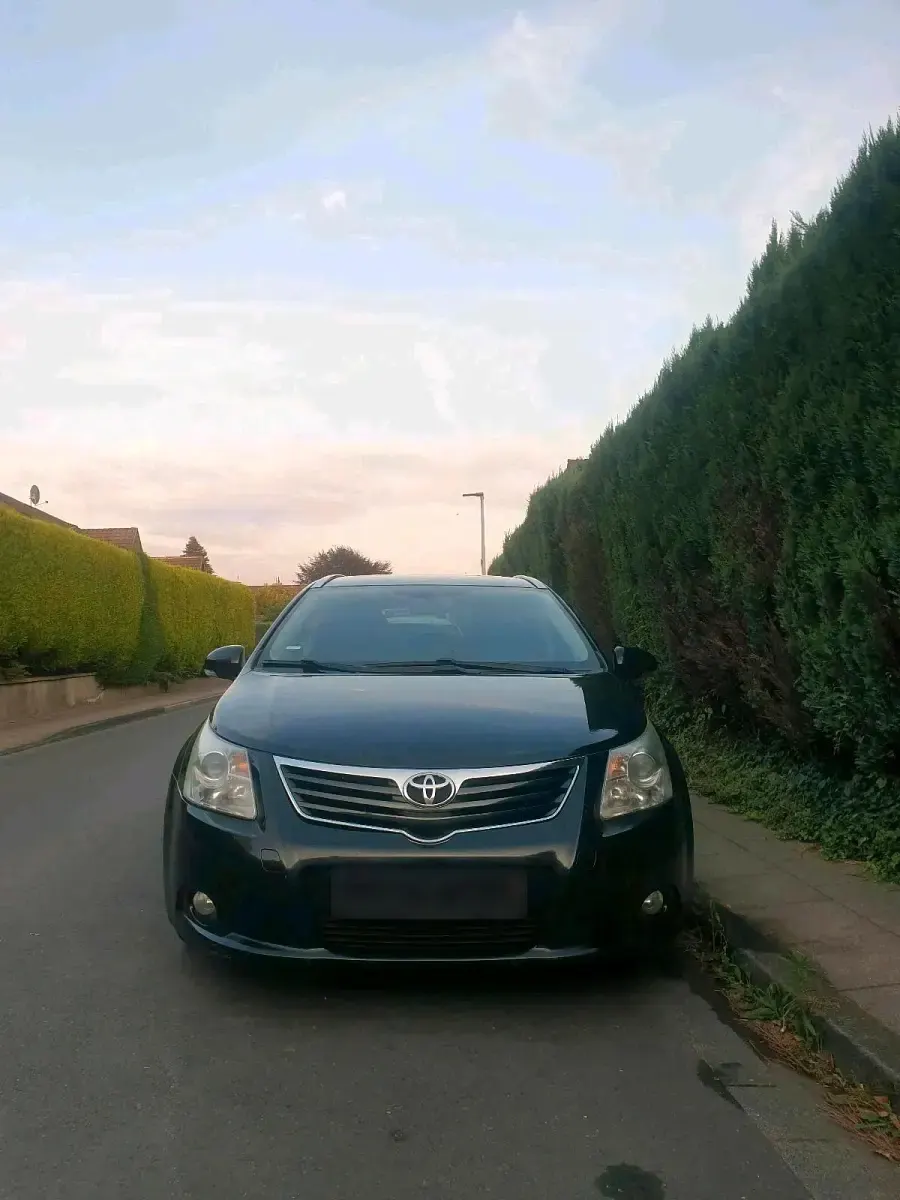 Gebraucht Toyota Avensis 150 PS (110 kW) 2011 Schwarz Kombi